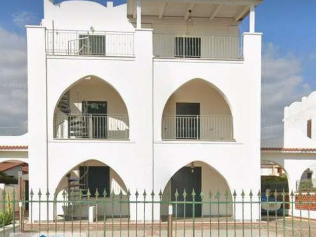 Villa arredata con terrazzo Marina di san lorenzo