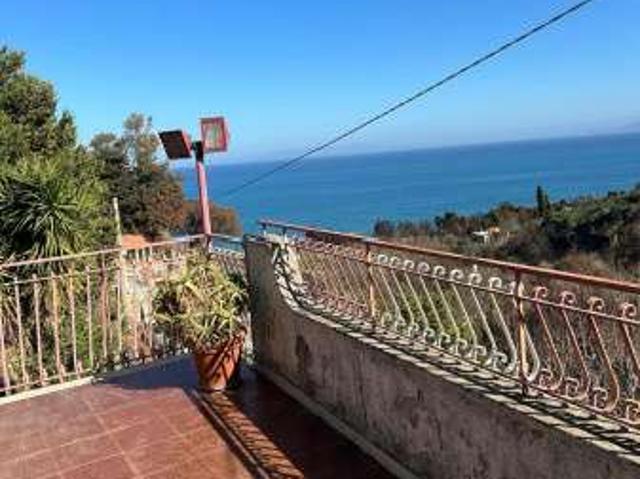 Villa arredata con terrazzo Messina