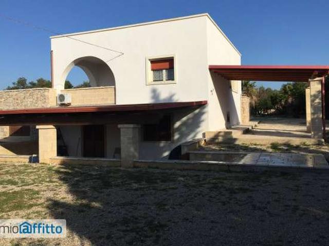 Villa arredata con terrazzo Salve