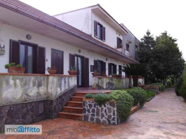 Villa arredata con terrazzo Secondigliano