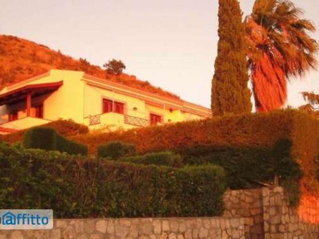 Villa arredata con terrazzo Sparvasile