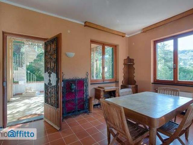 Villa arredata con terrazzo Spotorno