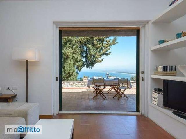 Villa arredata con terrazzo Porto santo stefano