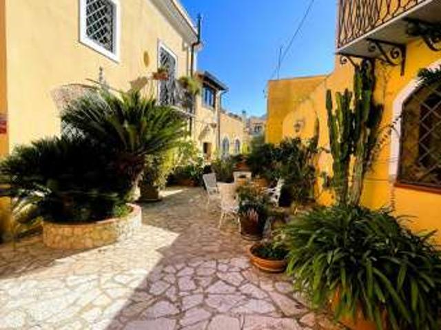 Villa arredata con terrazzo Palermo