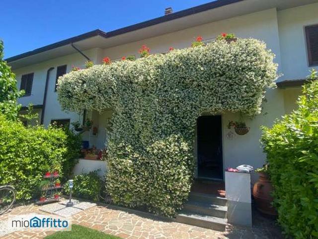 Villa arredata con terrazzo Pietrasanta