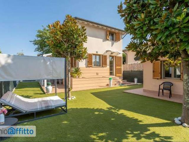 Villa arredata con terrazzo Pietrasanta