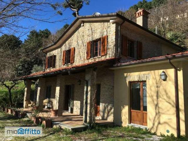 Villa arredata con terrazzo Pietrasanta