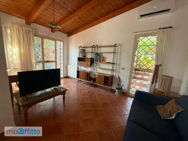 Villa arredata con terrazzo Tommaso natale
