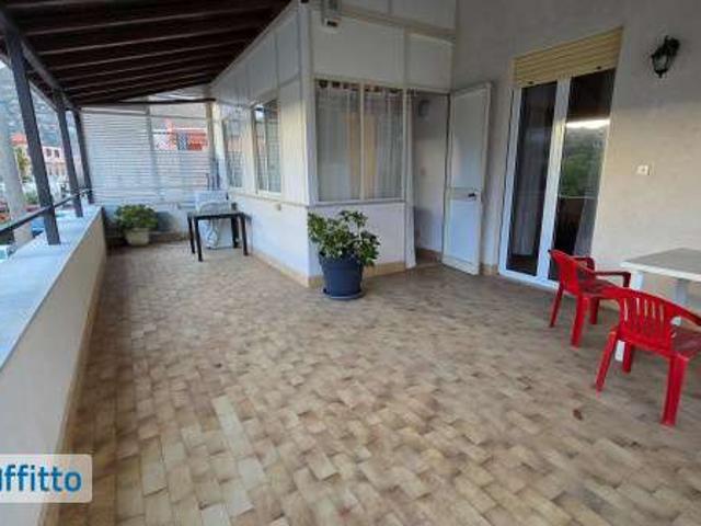 Villa arredata con terrazzo Tommaso natale