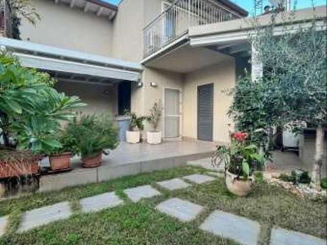 Villa arredata con terrazzo Tommaso natale