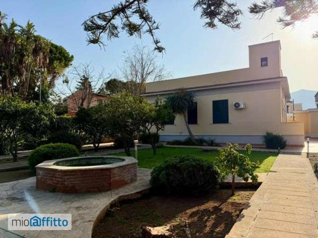 Villa arredata con terrazzo Tommaso natale