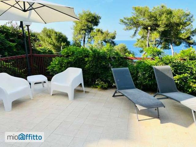 Villa arredata con terrazzo Tommaso natale