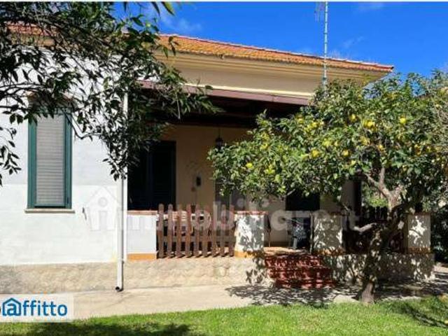 Villa arredata con terrazzo Tommaso natale