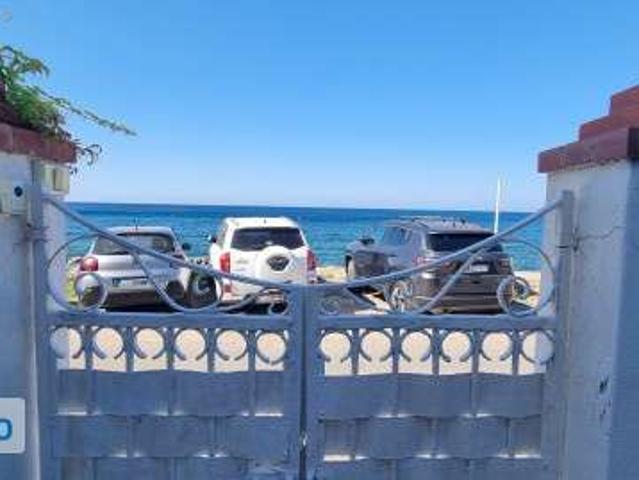 Villa arredata con terrazzo Tommaso natale