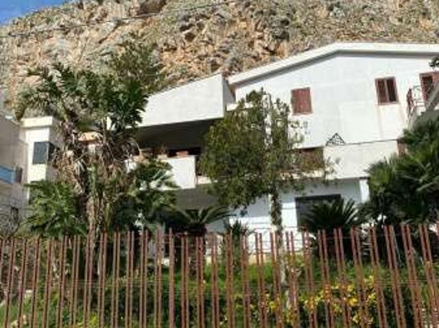 Villa arredata con terrazzo Tommaso natale