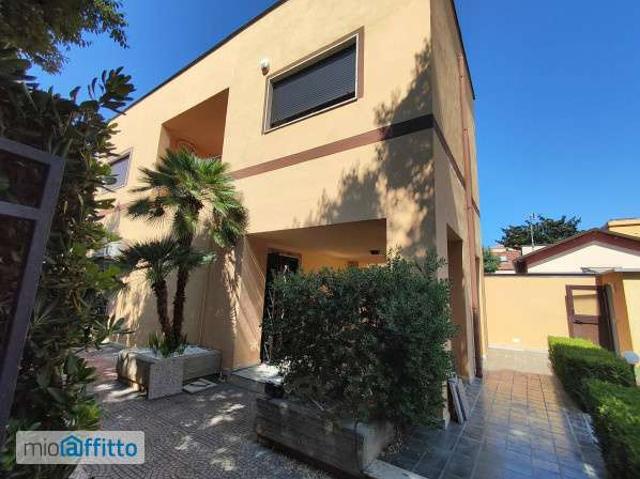 Villa arredata con terrazzo Tommaso natale