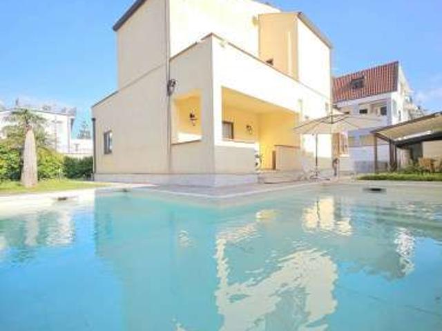 Villa arredata con terrazzo Tommaso natale