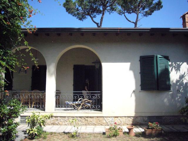 Villa arredata in affitto a Pietrasanta