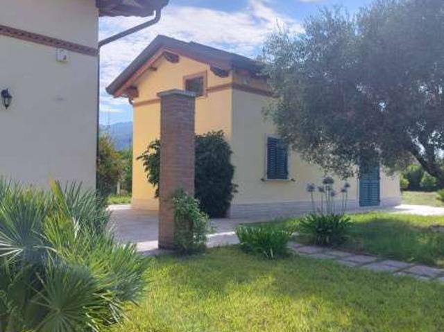 Villa arredata Massa