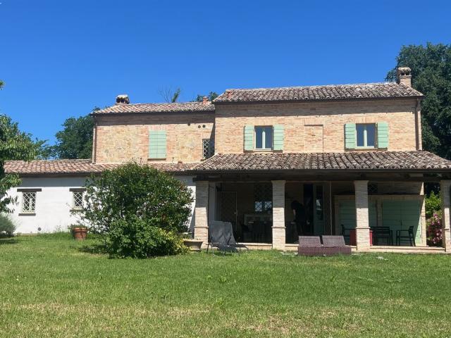 Villa at a few minutes distance from Fano 290m² Fano