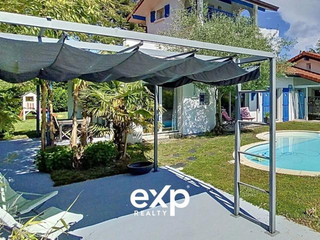 Villa atypique totalement rénovée au calme