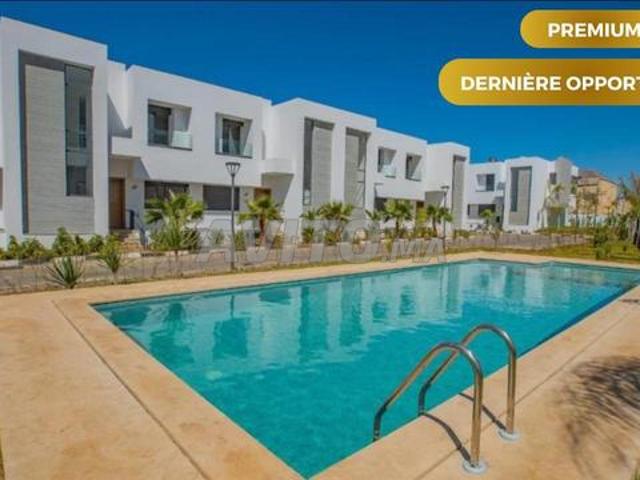 Villa au bord de mer avec piscine
