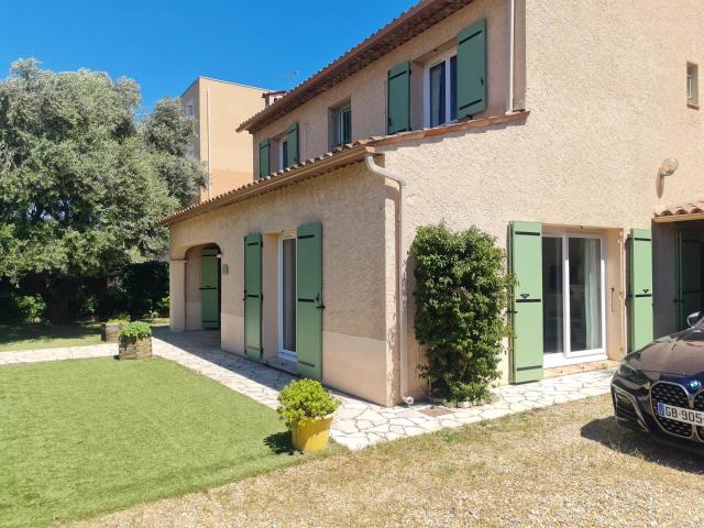 Villa Au Calme 5 Ch Prox Centre 160m² Sainte Maxime