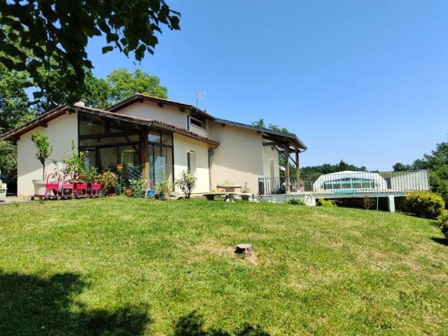 Villa au calme avec vue dominante 185m² Auch