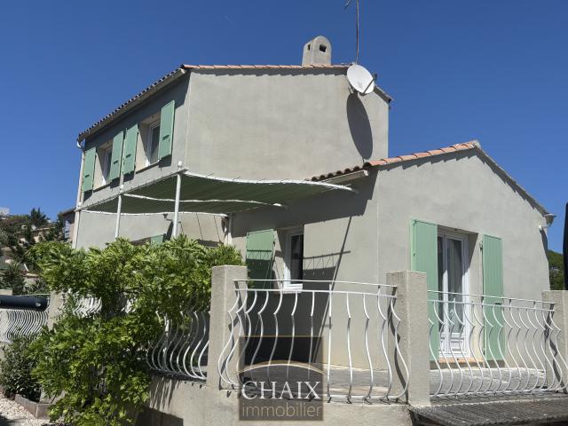 Villa au calme dans le centre du village