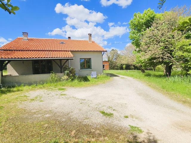 Villa au calme sur grand terrain clos et arboré