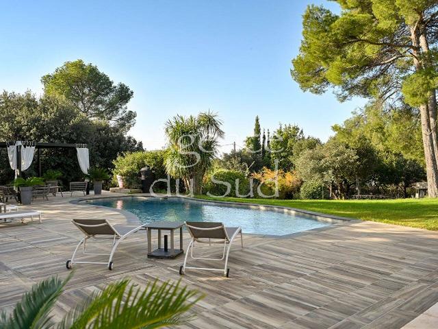 Villa au coeur de la nature 206 m2 avec garage et piscine