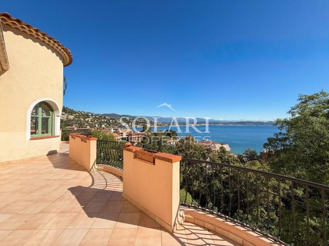 Villa au coeur du village de Théoule avec vue mer panoramiqu. 200m² Théoule sur Mer