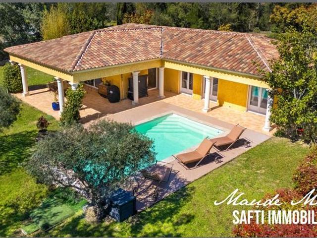 Villa au sein du golf de Barbaroux villa plain pied de 120 m2 3 chambres et 2 pièces d'eau piscine garage et terrain de 1648 m2