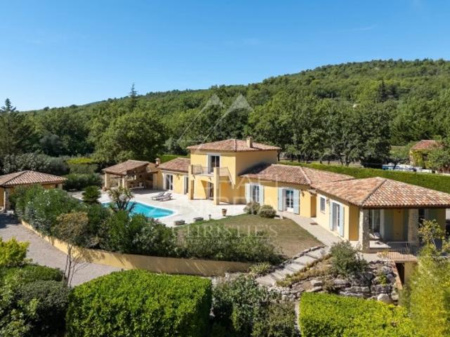 Villa avec Maison d'Amis et Piscine, au cœur d'un secteur prisé de Fayence