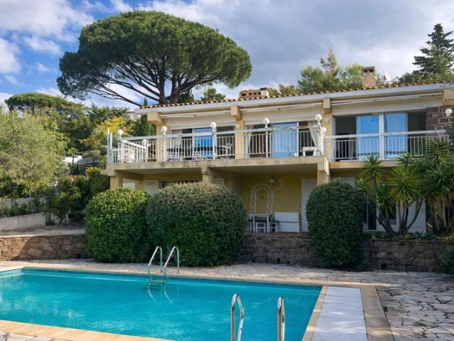 Villa avec aperçu mer, piscine et grand terrain Secteur Le