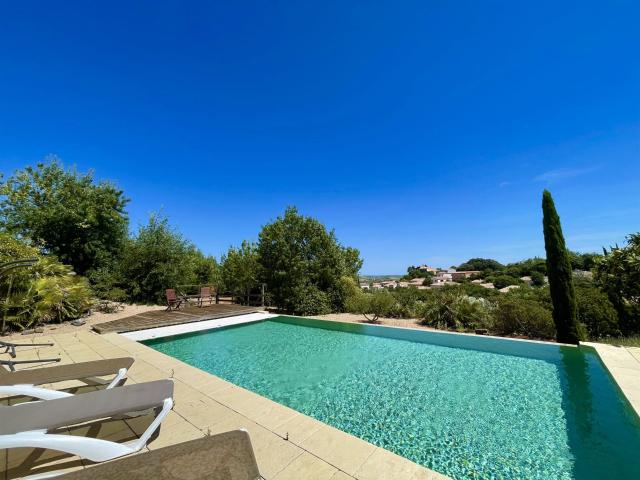 Villa avec appartement indépendant T2, piscine avec vue pano. 147m² Péret