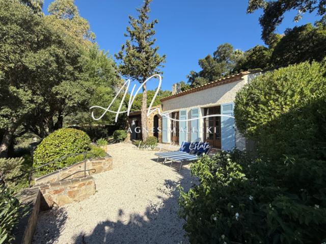 Villa avec Belle Vue Mer et Collines au grand Calme !