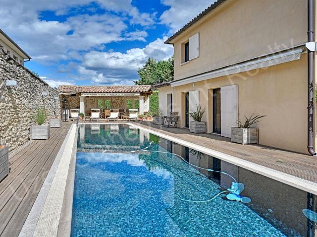 Villa avec de belles prestations Uzes Centre 247m² Uzès