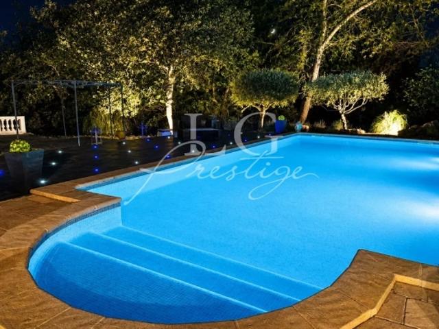Villa avec Double Entrée – Idéale pour Deux Familles ou Investisseurs