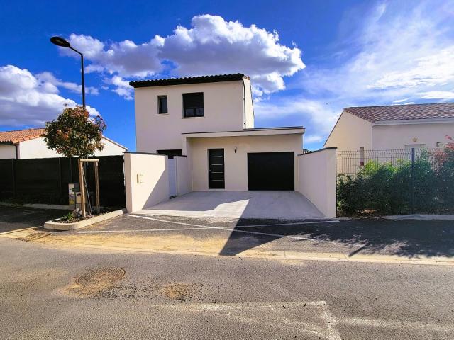 Villa avec garage et piscine
