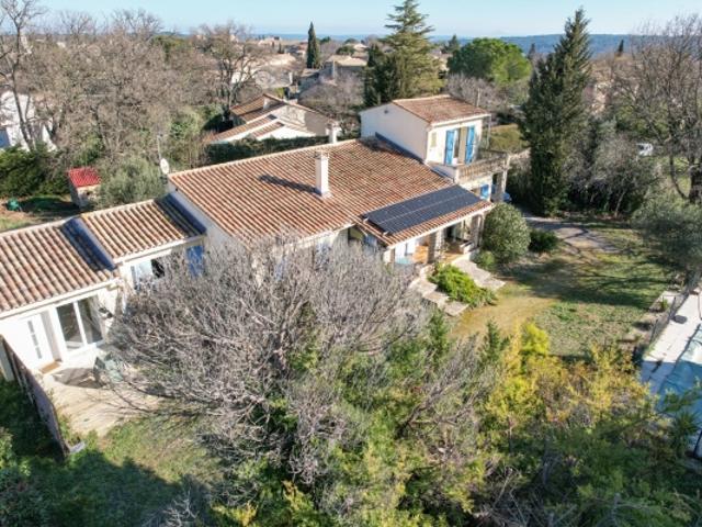 Villa avec gite, jardin et piscine à quelques minutes d'Uzès