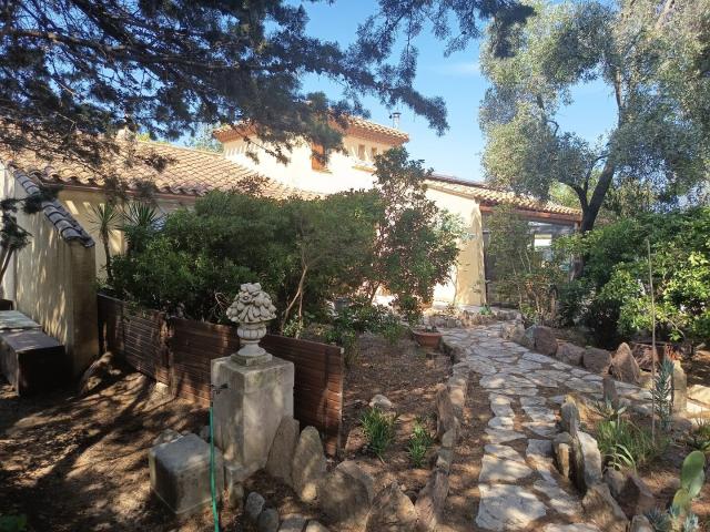 Villa avec gîte sur 2011 m² 116m² Cascastel des Corbières
