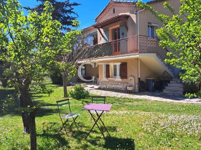 Villa avec grand terrain constructible, proche du centre à pied