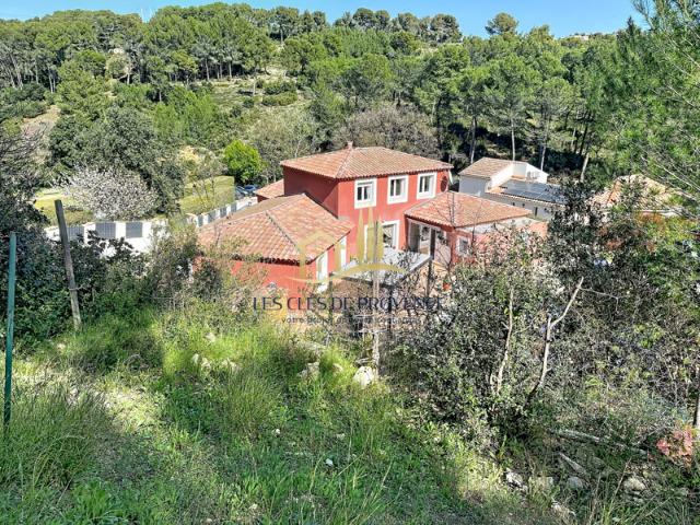 Villa avec grand terrrain de 4000M2 dans la campagne de Vela