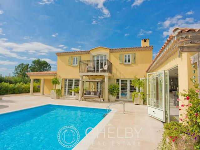 Villa avec piscine et jardin