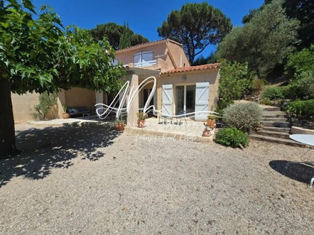 Villa avec jardin et terrasse