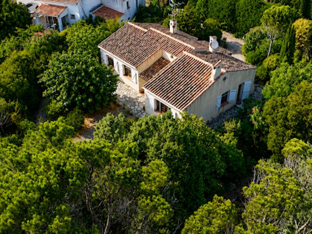 Villa avec jardin et terrasse