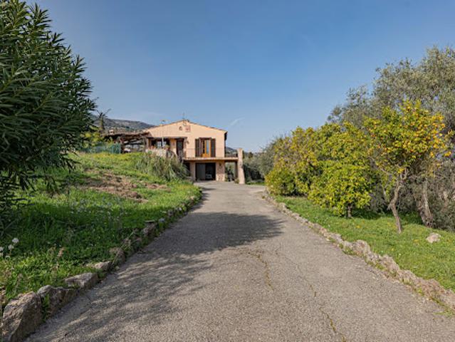 Villa avec jardin et terrasse