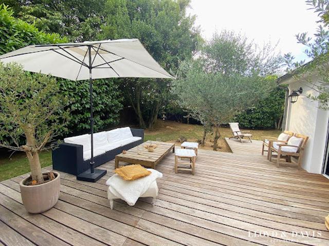 Villa avec jardin et terrasse