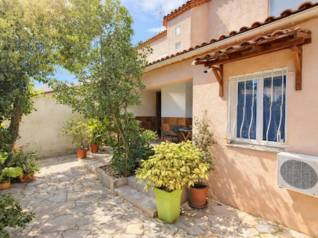 Villa avec jardin et terrasse